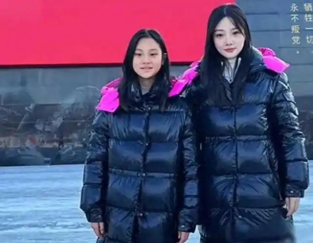 12岁甜馨去看展穿一万五羽绒服奢华度堪比王诗龄李小璐却获
