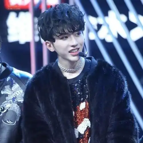 男生为什么一露额头就好看很多