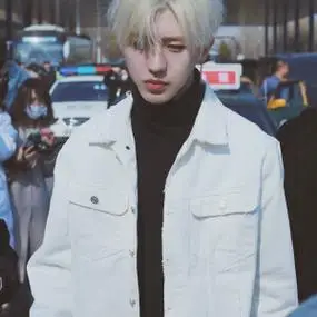 蔡徐坤 大厂 白毛