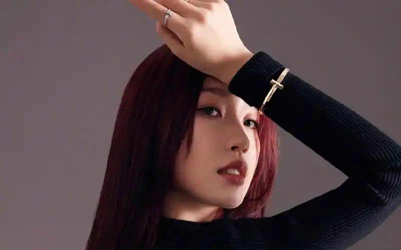 虞书欣时尚写真图片桌面壁纸