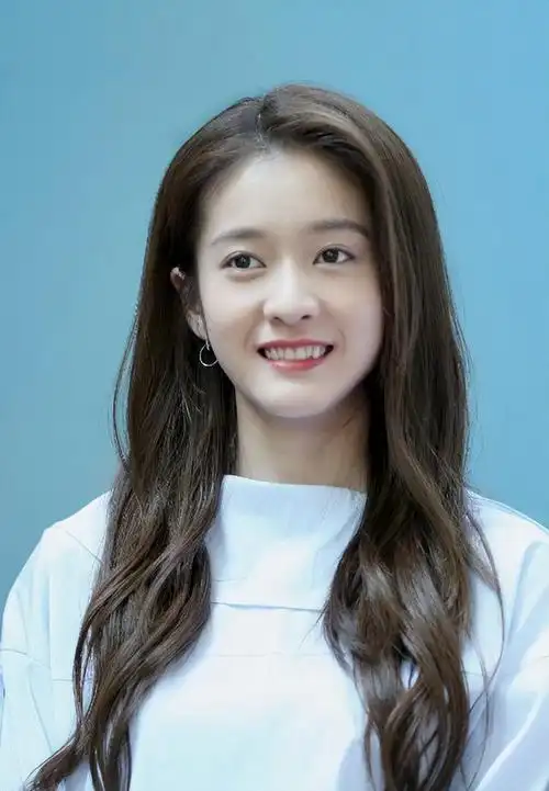 26岁的张雪迎不拍戏不营业,粉丝却坐不住了,直接冲了她的微博