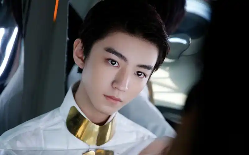 王俊凯科技风帅气杂志写真图片壁纸