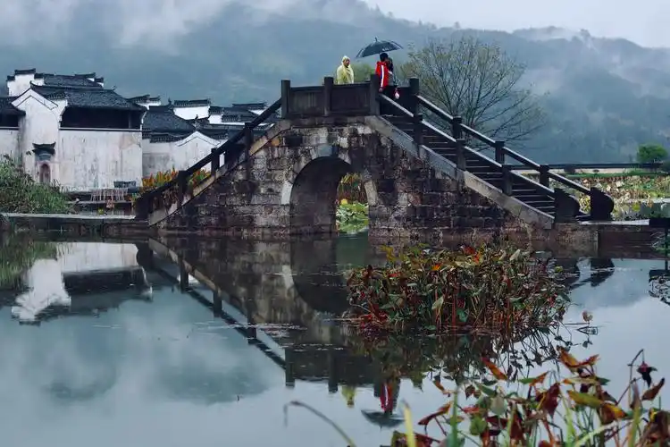 徽调小城—呈坎,江南景色秀丽,徽调民居古朴,烟雨蒙蒙,别有韵味!