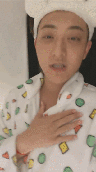 黄子韬salute梗上热搜又认识了一个新单词salute这到底是个啥