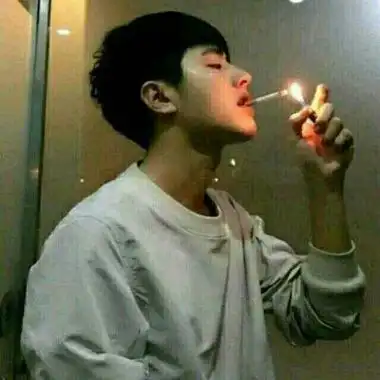 高冷抽烟男头像