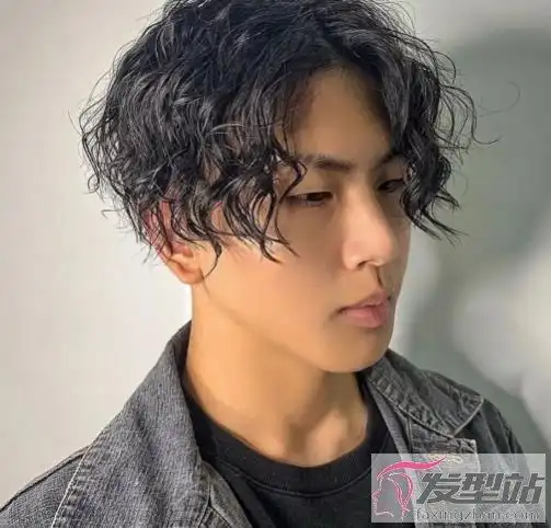 2021时尚男生烫短发推荐 头发不染直接烫帅气爆表_发型站_最新流行