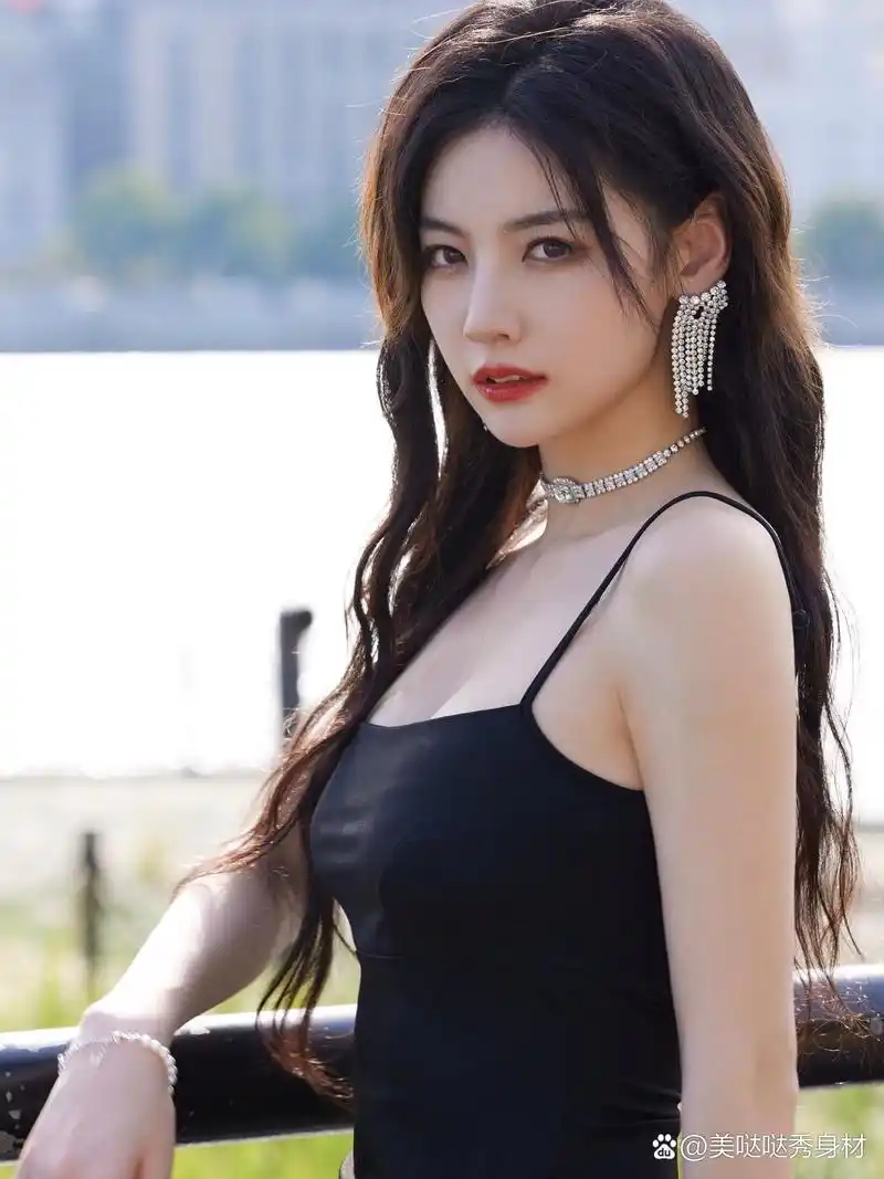 赵粤,青春靓丽,身材美哒哒,就凭这条件离走红不远了[色][色][色][色]