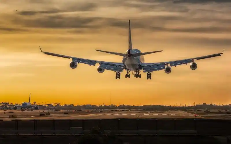 波音747飞机起飞 壁纸 - 1680x1050