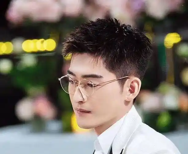 原创原创张翰道歉上连环热搜和宋丹丹化解尴尬名场面网友却不买账