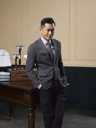 古天乐:古天乐出生于香港,是我们中国的一个演员,黝黑的皮肤,还有磁性