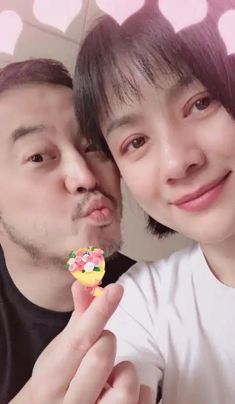 沙溢情人节晒与老婆合照深情表白,胡可被打动?眼睛湿润像哭过!