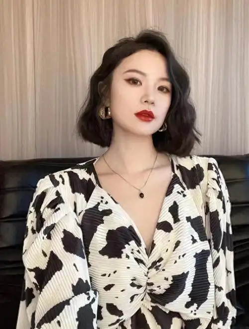 今年这3款"齐肩烫发"火了!比长发洋气,比短发显脸小,真美