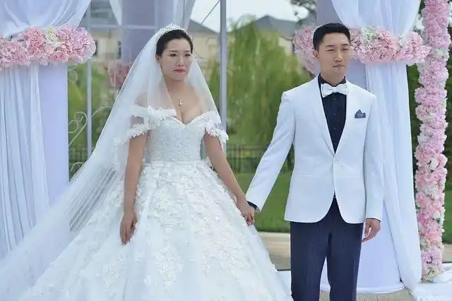 生活幸福美满,身材苗条不走样,而且还会担任乒乓球比赛的解说嘉宾