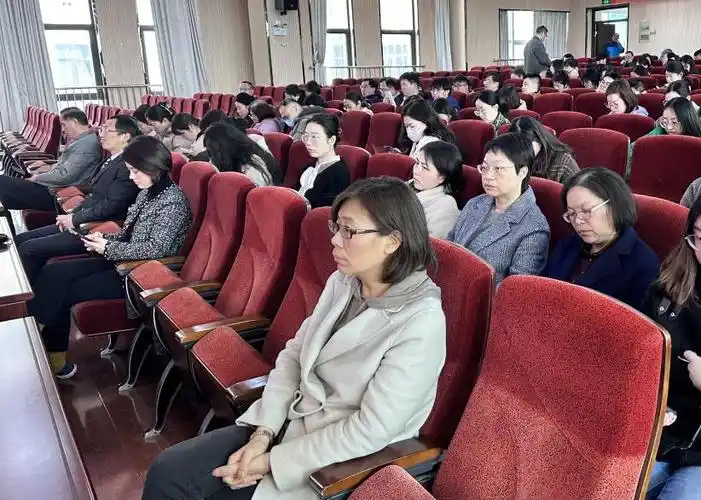 栖中德育关爱学生师德之魂栖霞中学全员关爱导师制工作会