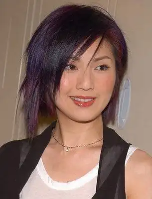 当时,杨千嬅还不太出名,很多提到她总是叫不出名字,就说"那个像郑秀文