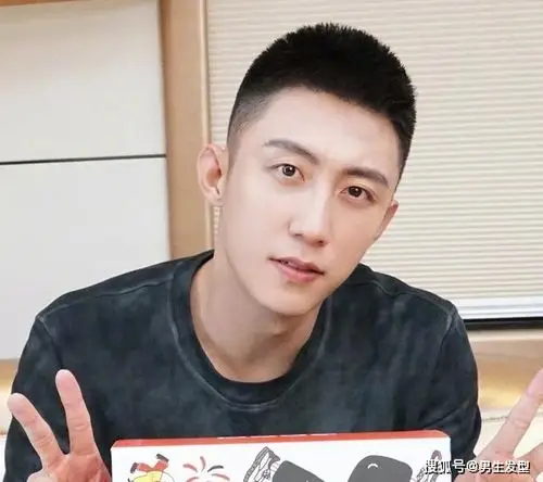 男生"两边铲光"发型这样剪才帅气,夏日留好这几款,潮流又个性