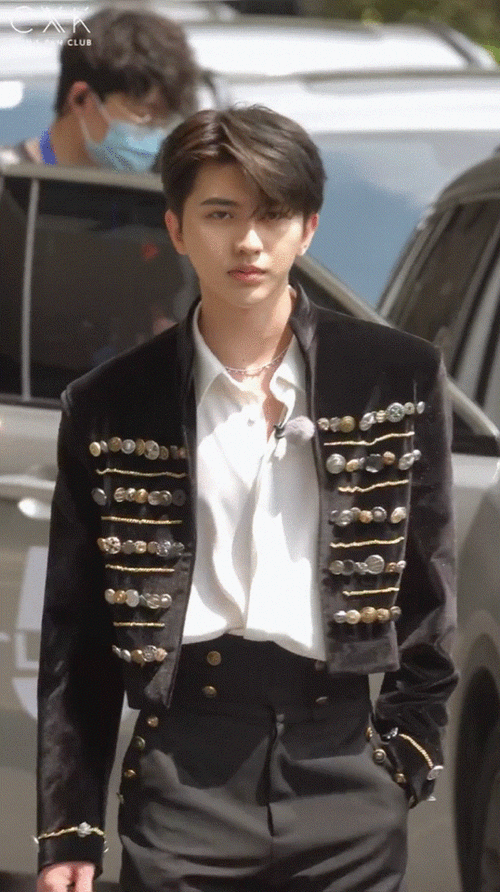 奔跑吧蔡徐坤##蔡徐坤宫廷风造型