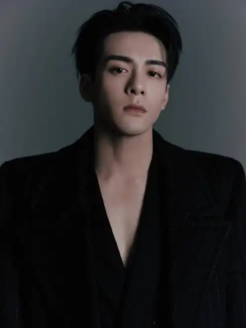 曾舜晞工作室偷偷发了深v照