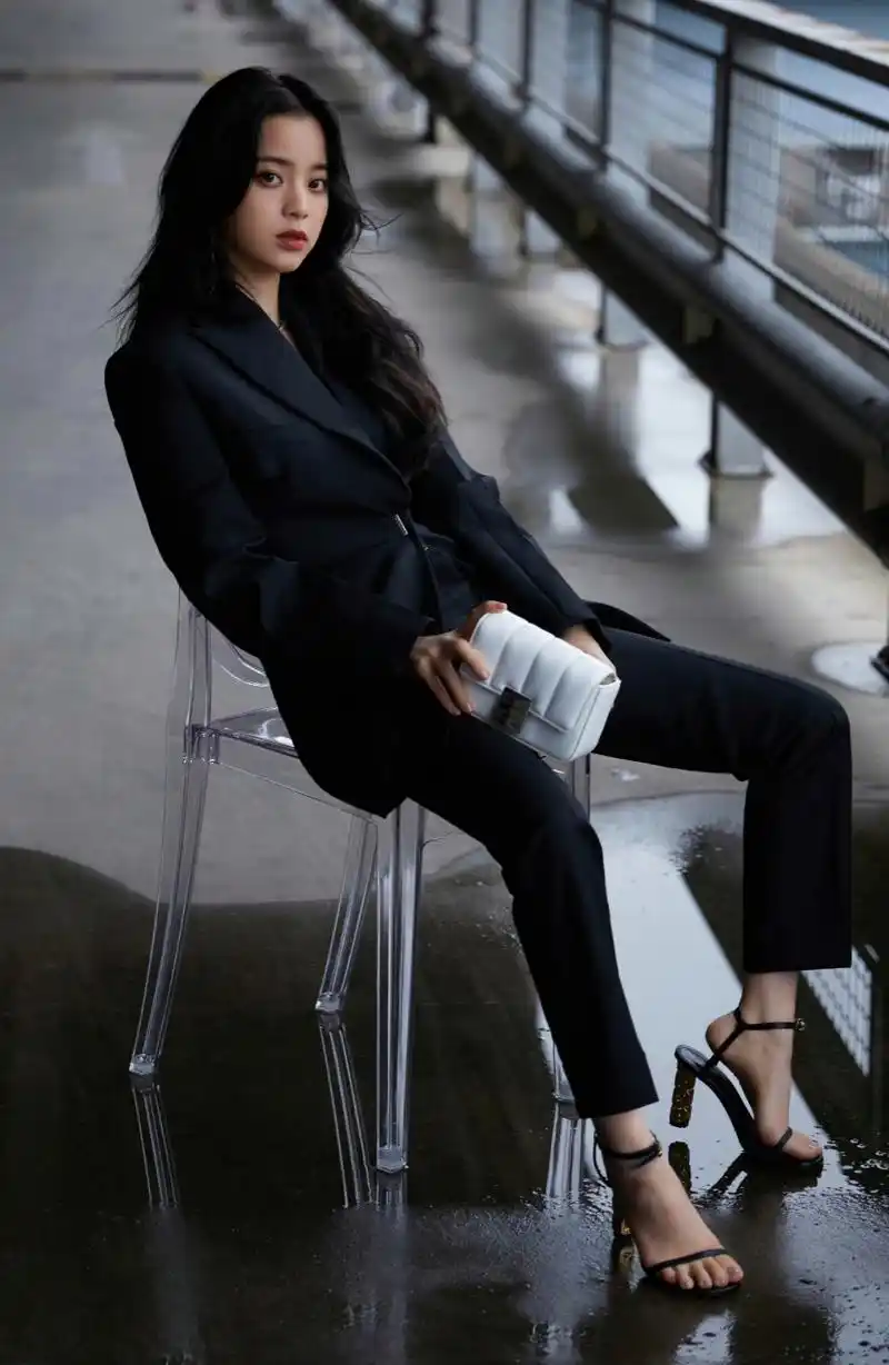 欧阳娜娜  高跟凉鞋  大长腿美jio