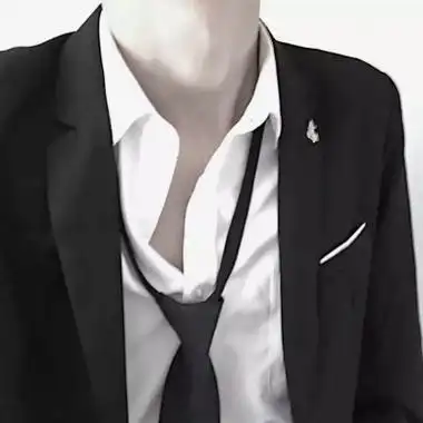 男生穿西装半身头像成熟的男人商务头像专用的