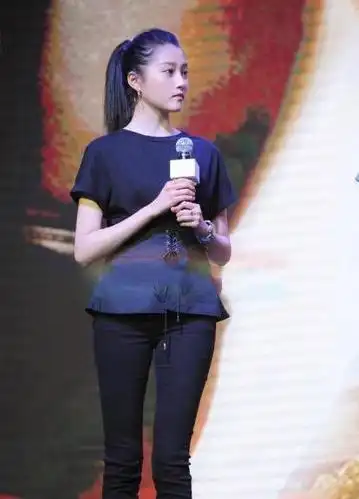 20岁的关晓彤越来越有女人味,别说林心如,他快40还演16岁少年!