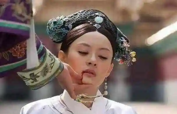 影视剧各女神流血造型,娘娘炸裂式演技,baby一言难尽,她最经典