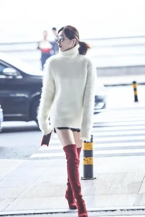 挡脸也挡不住美的古力娜扎~最近我很种草这种颜色的长靴,感觉低调中又