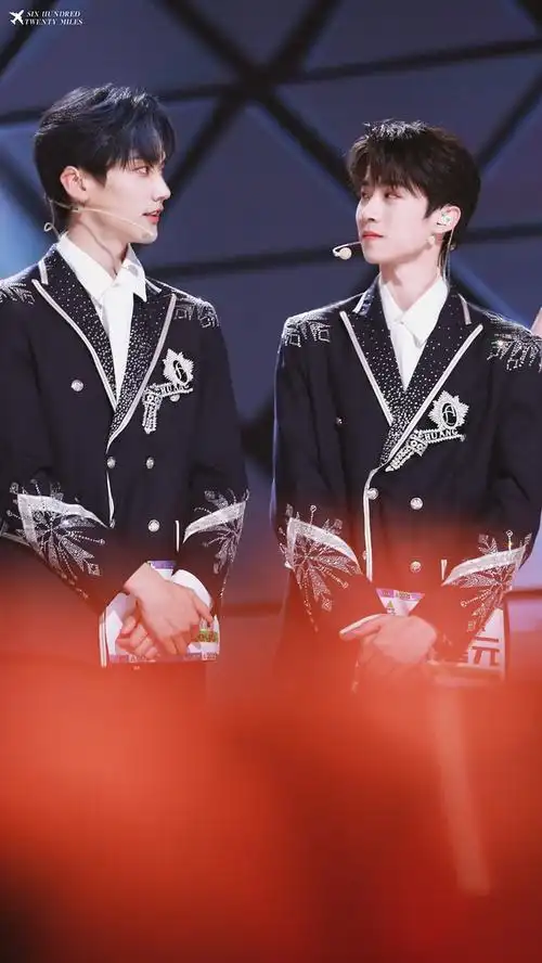 求张嘉元周柯宇美图