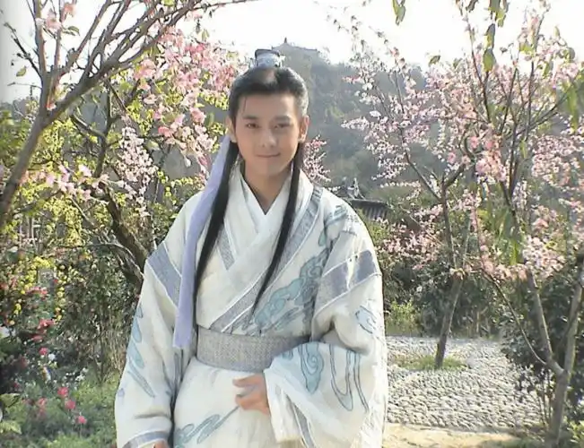 林志颖晒《天龙八部》花絮照 和神仙姐姐搞怪互动