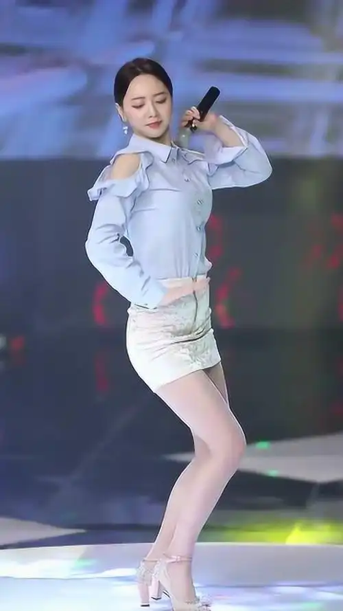 韩国女团:包臀裙加大白腿._腾讯视频