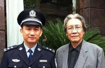 黄磊父亲身份曝光,原来是老熟人,出道60年甘做绿叶为新人铺路_黄小立