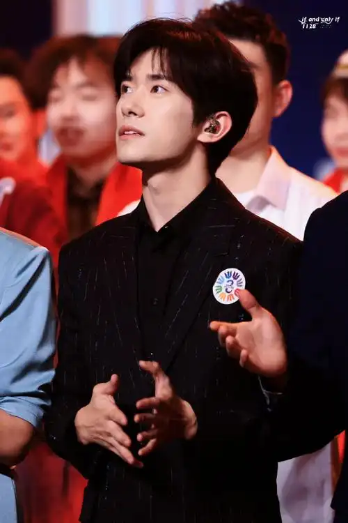 易烊千玺 米兰时装周##emporio armani全球代言人易