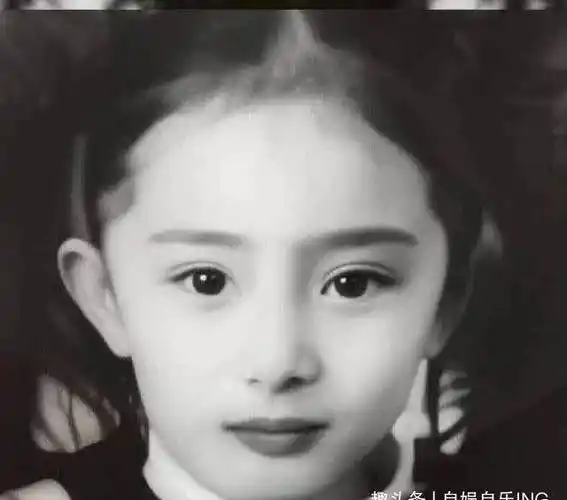 原创杨幂小时候图片与女儿真是太像了如果不是刘恺威抱着真分不清楚