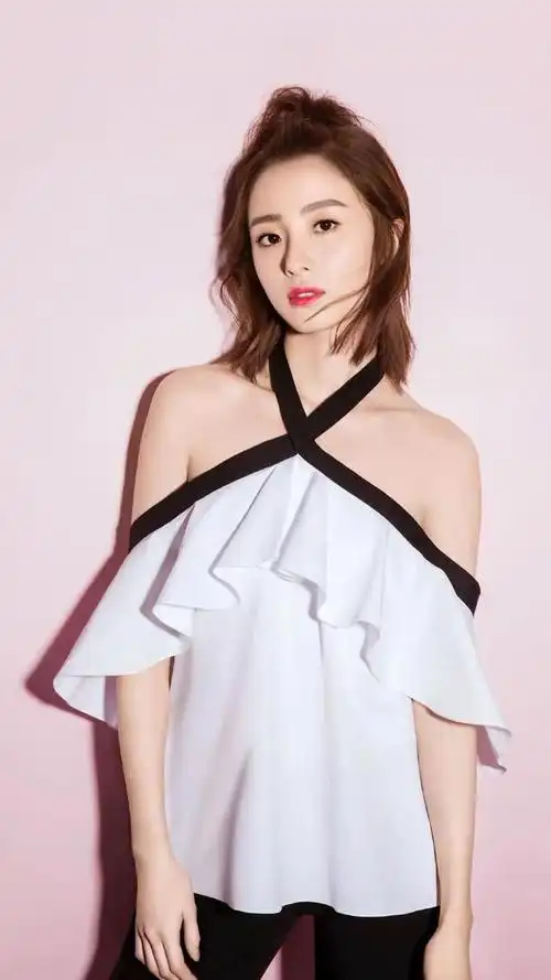 胡冰卿美女写真1992年1月25日出生于安徽省合肥市中国内地女演员