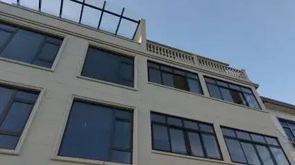 两坤半前刚建的豪宅