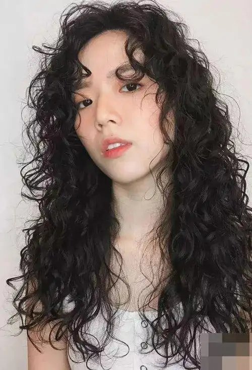 女版弹力十足泡面卷这么潮尽显女生气质的泡面卷发