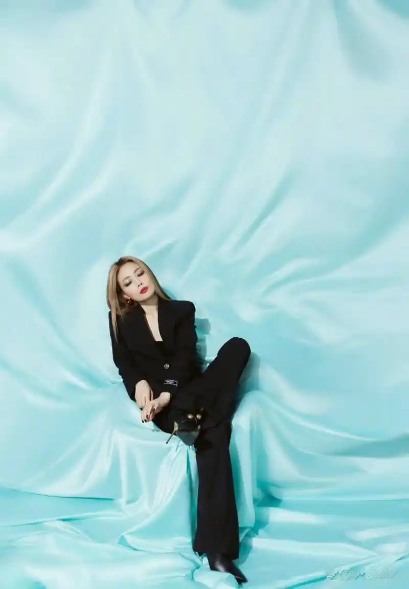 容祖儿张靓颖唱粤语歌!