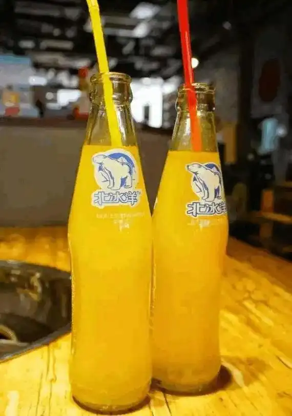 国产汽水重振雄风.90年代初期,两大可乐进入中国,先后将国内 - 抖音