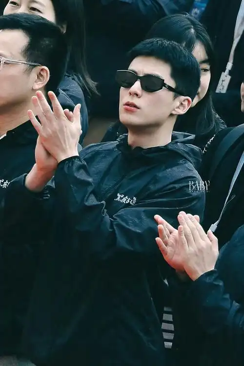 王鹤棣寸头造型好帅!坐等冉sir