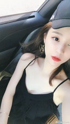 思聪前女友雪梨秀n多甜美靓照