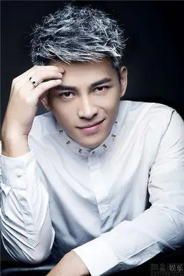 云巅之上演员洪尧