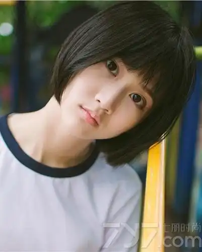 春季短发发型化身为元气少女