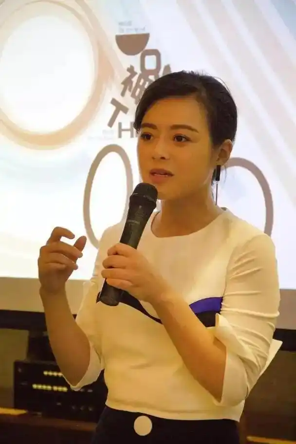 东方卫视主持人陈辰:我这辈子最正确的决定就是为小丈夫生孩子