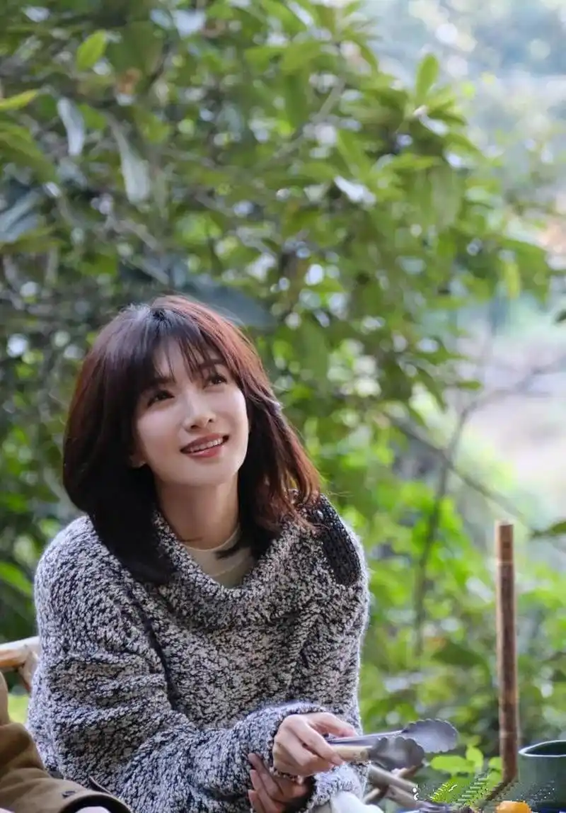 江疏影新造型惊艳亮相,刘海短发美出新高度!