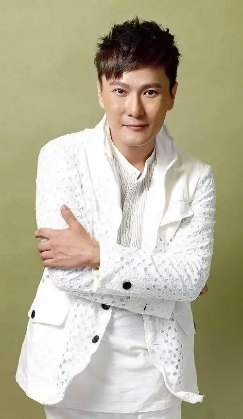 "张信哲,面试时被李宗盛嫌弃,失恋33年后仍然单身_音乐_乐坛_小时候