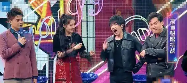 华晨宇飙高音五官扭曲,谁注意到一旁的关晓彤,这反应太真实!