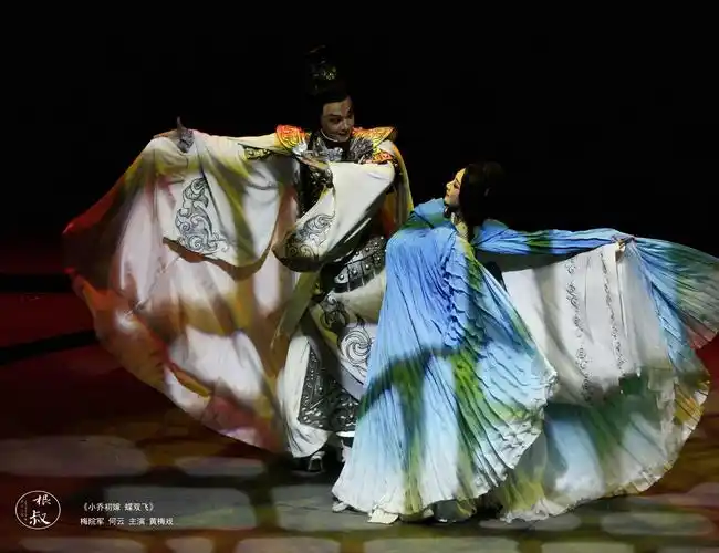 黄梅戏《小乔初嫁》主演   梅院军   何     云