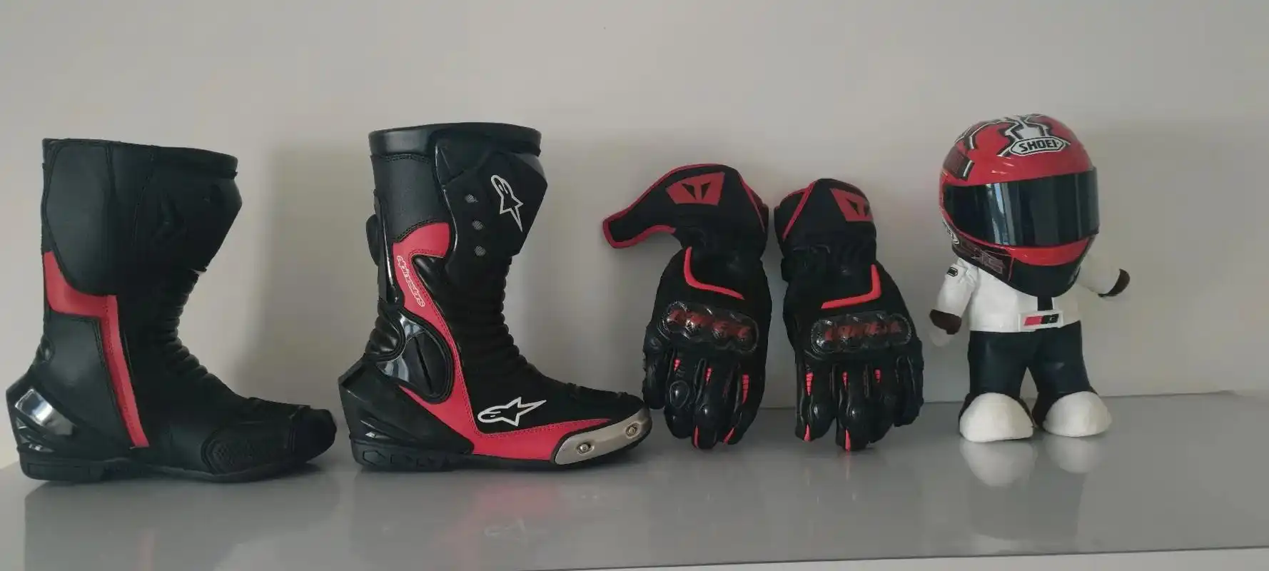 定制的牛皮靴子和袋鼠皮手套到了,给自己的新年礼物#机车男孩  - 抖音