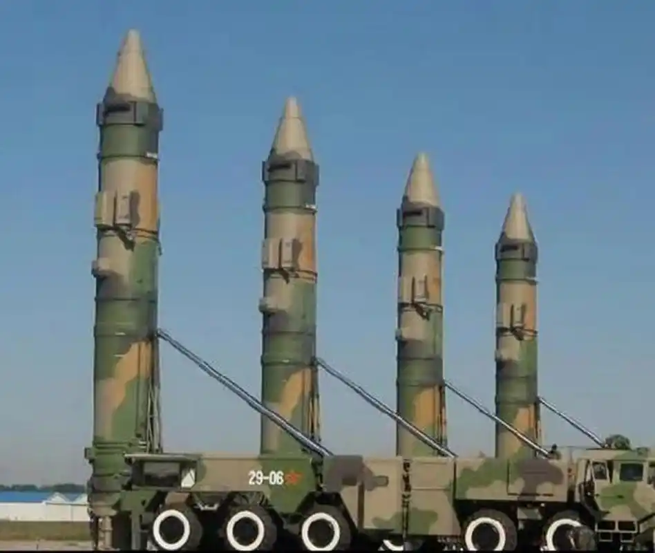 一次远程打航母试验,一枚从内陆发射的东风-27弹道导弹,毫不留情地击