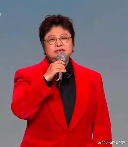 韩红再登春晚舞台无我唱出千山万水为民情怀深如海